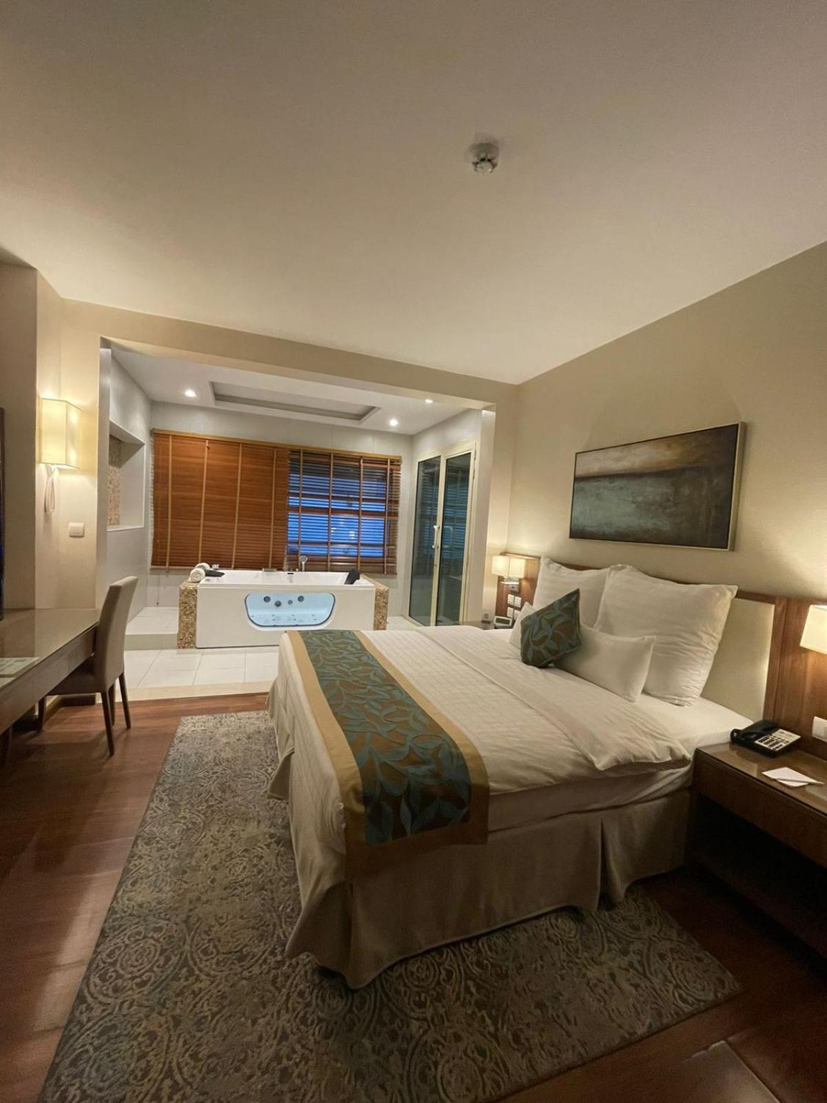 Best Western Plus Buraidah Exterior foto